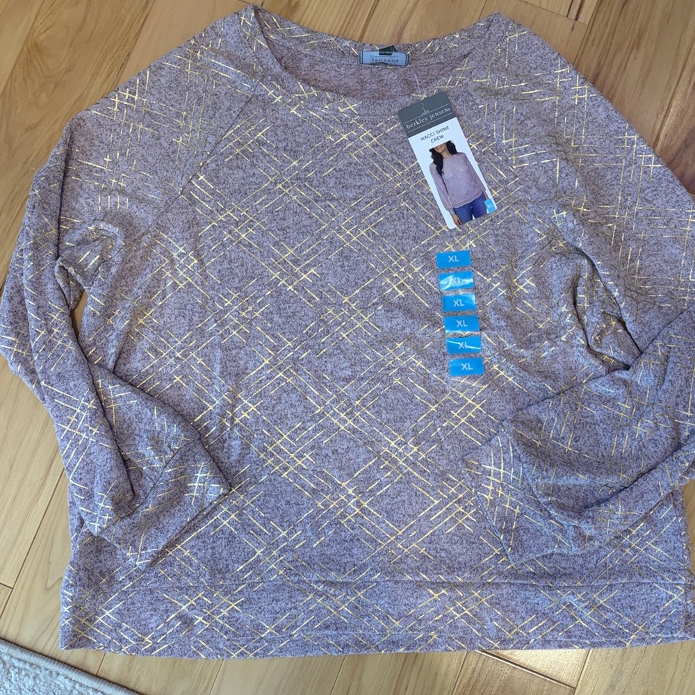 Berkeley Jensen Women's Rose and Gold Patterned Sweater